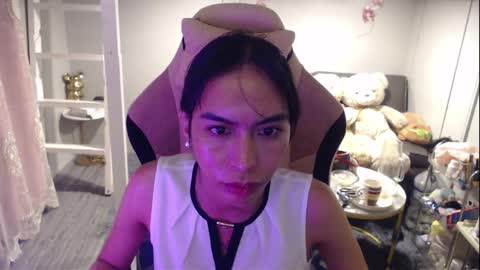 ELYSE A SIMPLE GIRL online show from April 1, 1:01 pm