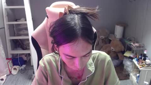 ELYSE A SIMPLE GIRL online show from December 17, 3:41 pm