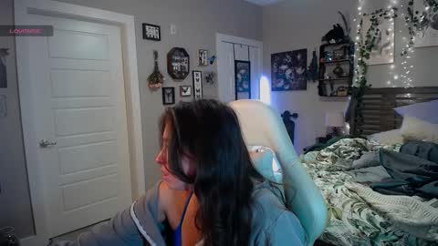 Lydia Mooney online show from January 17, 1:04 am