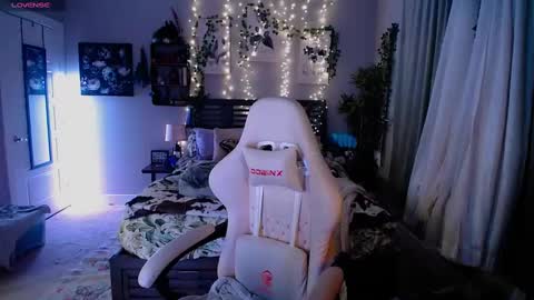 Lydia Mooney online show from March 7, 2:15 am