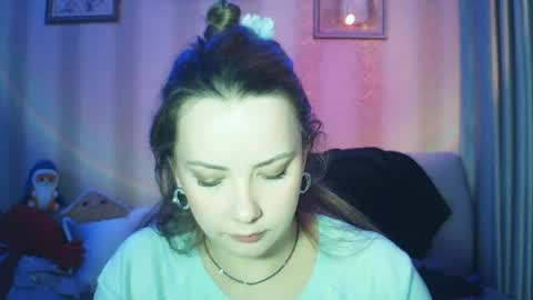 moodiemira online show from April 8, 6:33 pm