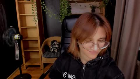 Snapshot of moon13152 chatting on October 22, 9:05 pm Katrin online show from October 22, 9:05 pm