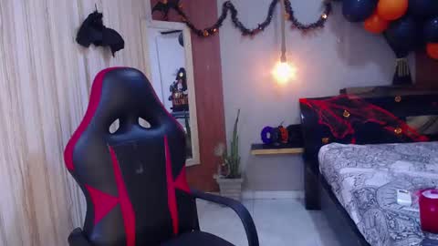 moon_and_fire_ online show from November 3, 5:19 am