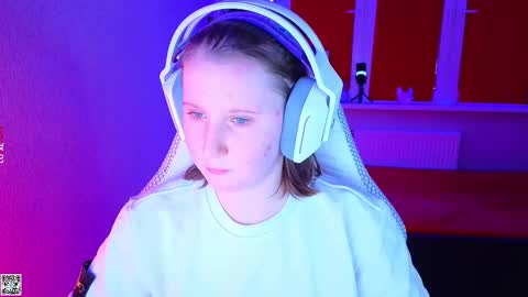 Lola online show from November 6, 4:54 pm