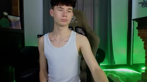 moon_gloww online show from March 4, 4:53 am