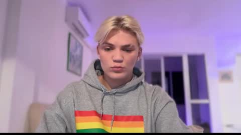 moonflamek online show from February 21, 6:33 pm