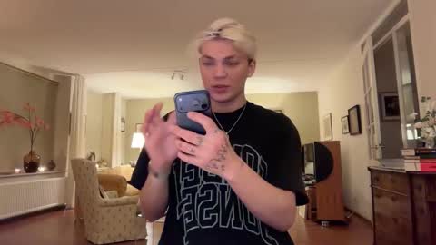 moonflamek online show from March 15, 9:51 pm