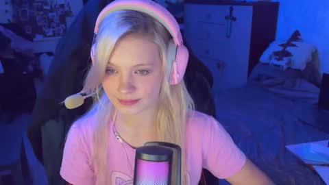 Mia   online show from October 18, 9:30 pm