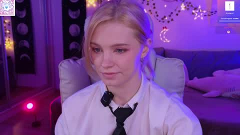 Mia   online show from April 4, 7:10 pm