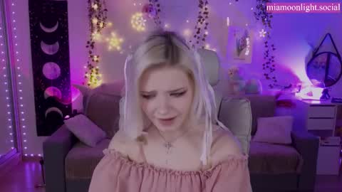 Mia   online show from March 8, 5:11 pm