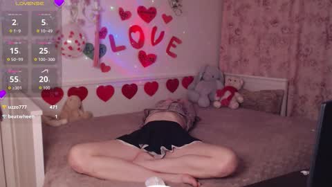 moore_alice online show from February 17, 11:59 pm