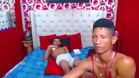 Snapshot of morenoblack23cm chatting on February 19, 1:51 am duohot23 online show from February 19, 1:51 am