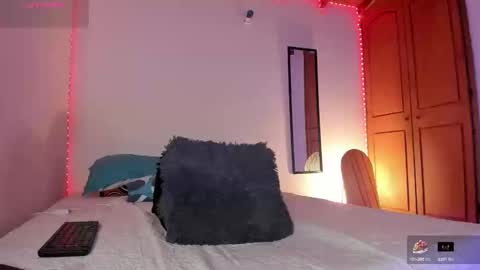 morenosiam online show from October 20, 5:01 am