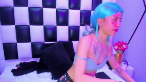 morganasmit_ online show from June 12, 3:00 pm