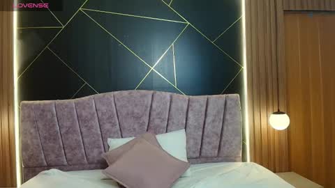 Moriah online show from March 17, 12:43 pm