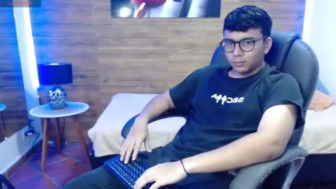 Snapshot of mou_fly chatting on October 19, 12:54 pm Mou Fly online show from October 19, 12:54 pm