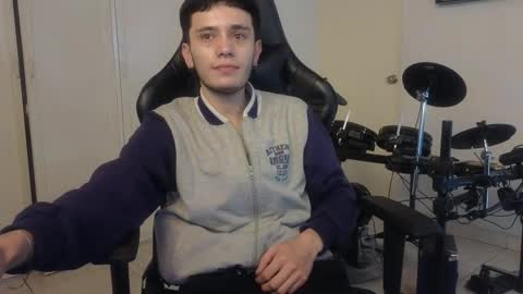 Snapshot of mr_andresr chatting on October 27, 5:35 pm Andy online show from October 27, 5:35 pm