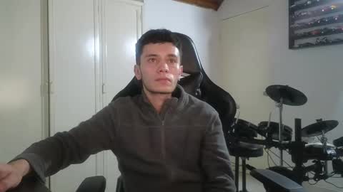 Snapshot of mr_andresr chatting on September 25, 3:35 am Andy online show from September 25, 3:35 am