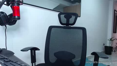 Snapshot of mr_chr1s chatting on October 5, 1:19 pm chris online show from October 5, 1:19 pm