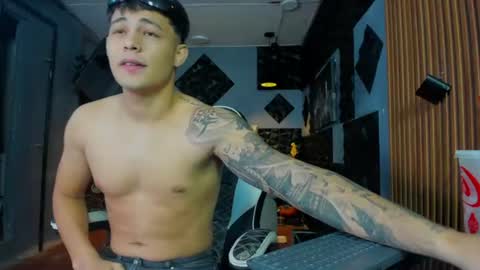 mr_mois online show from July 28, 2:05 pm
