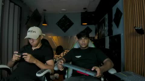 mr_mois online show from June 13, 5:40 am
