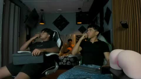 mr_mois online show from June 11, 7:39 am