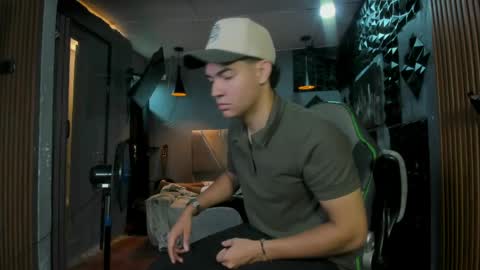 mr_mois online show from June 6, 9:48 am