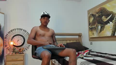 mr_stiven_ online show from May 9, 5:57 am