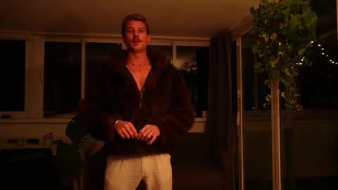 Mr Long online show from November 9, 9:06 pm