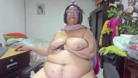 Snapshot of mrs_mommy chatting on February 26, 2:41 am mrs_mommy online show from February 26, 2:41 am