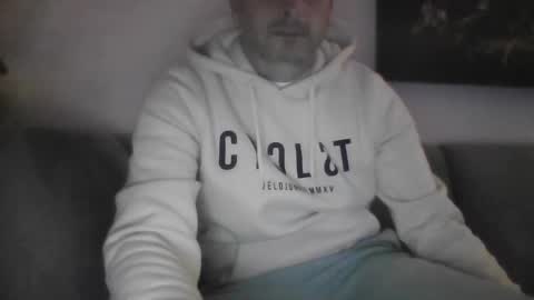 Snapshot of mrserenade46 chatting on December 16, 6:59 pm Mrserenade online show from December 16, 6:59 pm