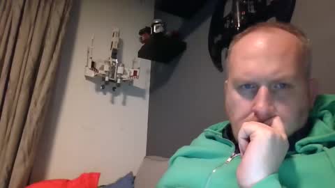 mrzwolle online show from December 18, 4:28 pm