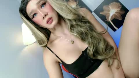 chloe online show from June 12, 9:47 pm