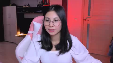 Snapshot of ms_emily_ chatting on October 9, 12:32 pm ms_emily_ online show from October 9, 12:32 pm