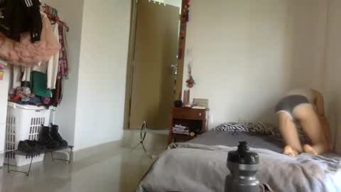 Snapshot of munchi_ chatting on December 11, 12:02 pm   online show from December 11, 12:02 pm