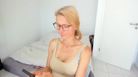 LOVELY JULIA  Peter DAY online show from June 13, 9:09 am