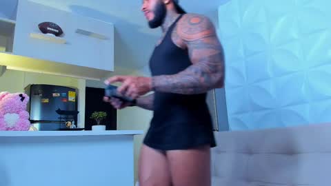 Snapshot of muscle_man19 chatting on February 10, 11:23 pm Nick online show from February 10, 11:23 pm