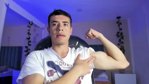 muscle scott online show from March 3, 7:10 pm