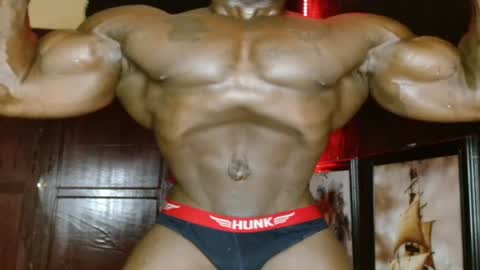 musclegod23 online show from August 1, 11:50 pm