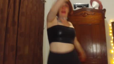     sara      i know you love me xoxox     online show from December 6, 5:03 am