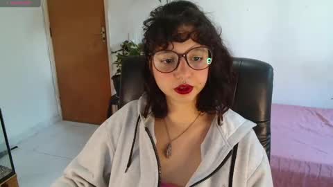 Snapshot of myamillor chatting on October 23, 11:44 am myamillor online show from October 23, 11:44 am