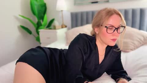 Mya-be Yours P online show from January 14, 11:35 pm