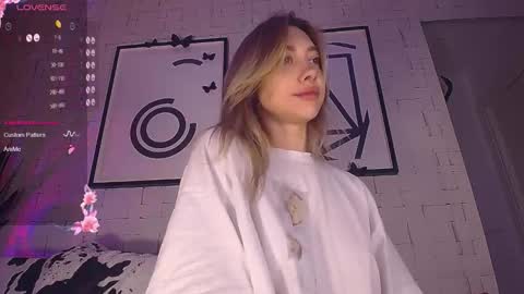 mynameisnikki_ online show from October 13, 6:15 am