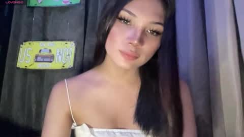 UR GIRL NEXTDOOR online show from February 21, 12:30 pm