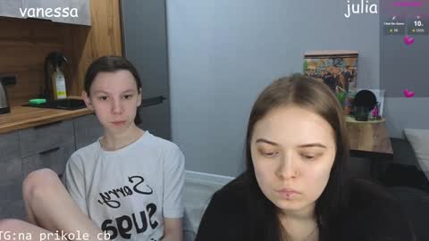 Snapshot of na_prikole_ chatting on December 22, 8:14 pm Vanessa and Julia  online show from December 22, 8:14 pm