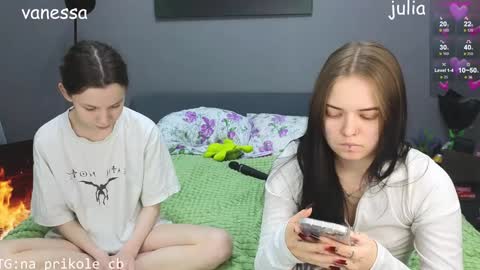 Snapshot of na_prikole_ chatting on December 11, 10:16 pm Vanessa and Julia  online show from December 11, 10:16 pm