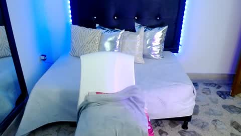 naahia__clark online show from December 5, 3:33 pm