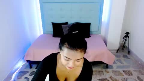 naahia__clark online show from December 14, 1:49 pm