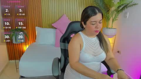 N A H I A online show from March 25, 12:34 pm