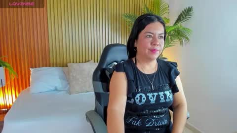 N A H I A online show from November 4, 12:39 pm